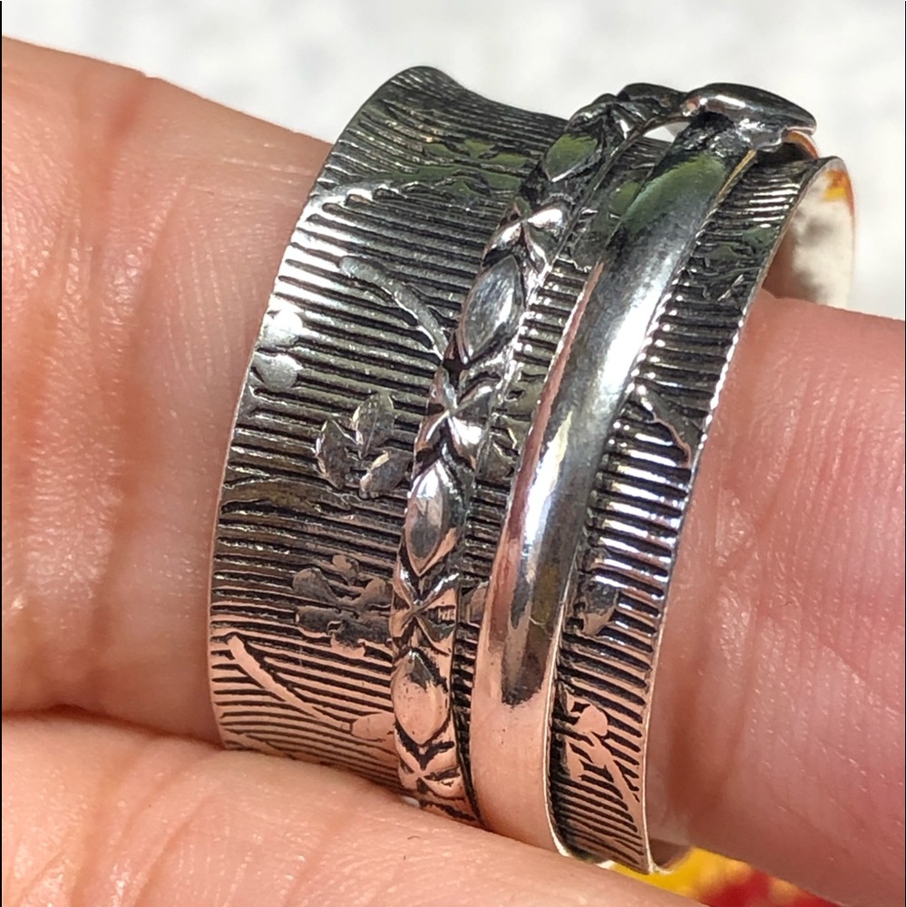 ⭐️💍silver fidget/meditation/relaxation ring -hearts and flowers motif/design